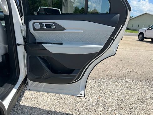 Used 2025 Ford Explorer Platinum w/ LUX Leather Package AWD/4WD image 18