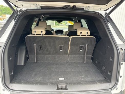 Used 2022 Chevrolet Traverse LT FWD image 5