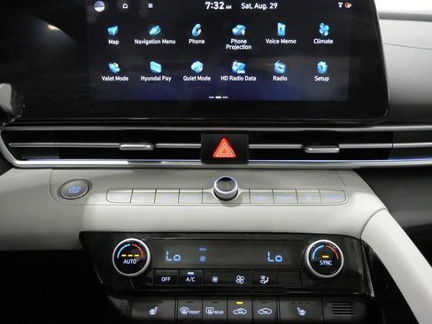 Used 2025 Hyundai Elantra Limited FWD image 21