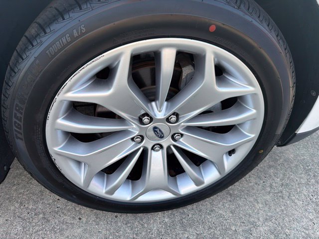 Used 2016 Ford Taurus Limited FWD image 9