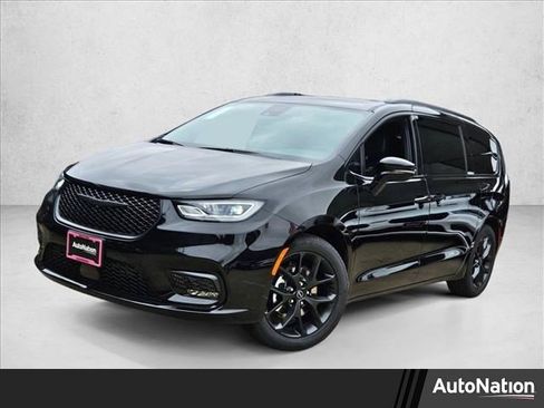 New 2026 Chrysler Pacifica Limited w/ S Appearance Package image 1