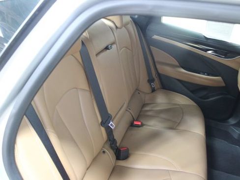 Used 2017 Buick LaCrosse Essence FWD image 9