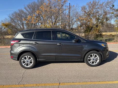 Used 2018 Ford Escape SE image 4