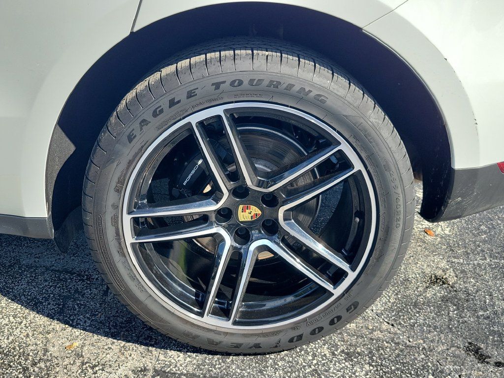 Used 2021 Porsche Macan AWD/4WD image 13