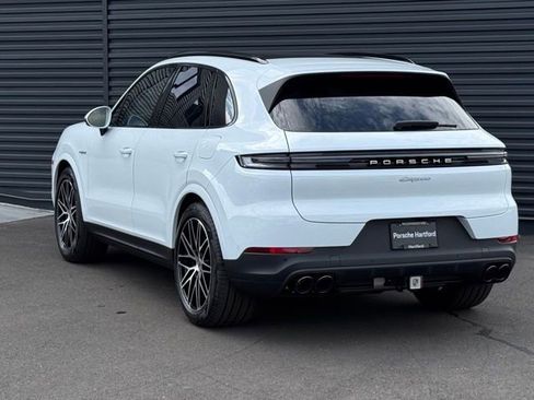 New 2026 Porsche Cayenne E-Hybrid AWD/4WD image 3