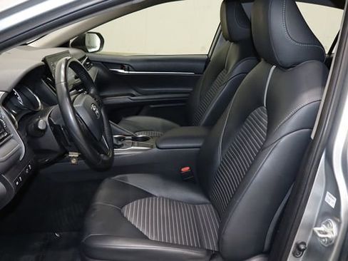 Used 2022 Toyota Camry SE image 6