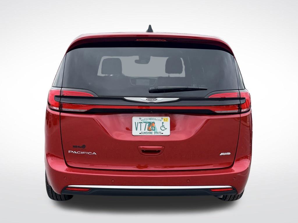 Used 2025 Chrysler Pacifica Select AWD/4WD image 5