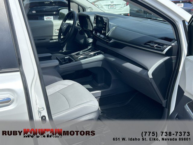 Used 2022 Toyota Sienna Limited AWD/4WD image 25