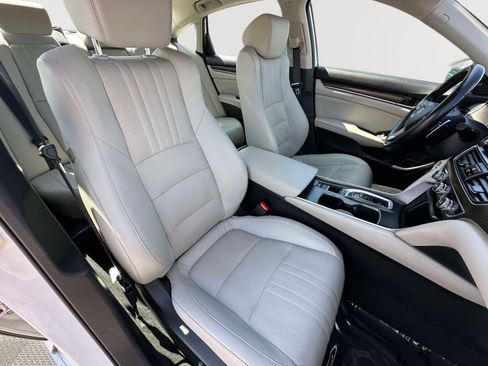 Used 2018 Honda Accord Touring image 22
