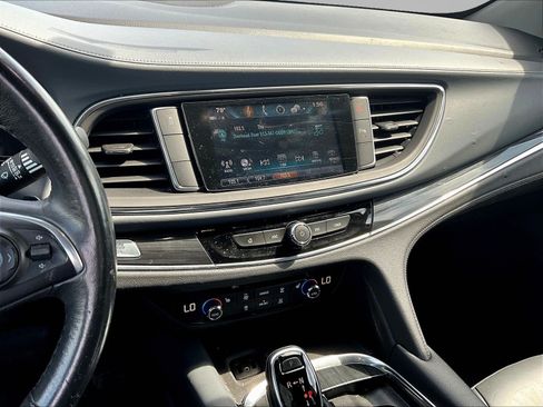Used 2018 Buick Enclave Essence FWD image 9