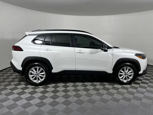 Used 2026 Toyota Corolla Cross LE AWD/4WD image 4