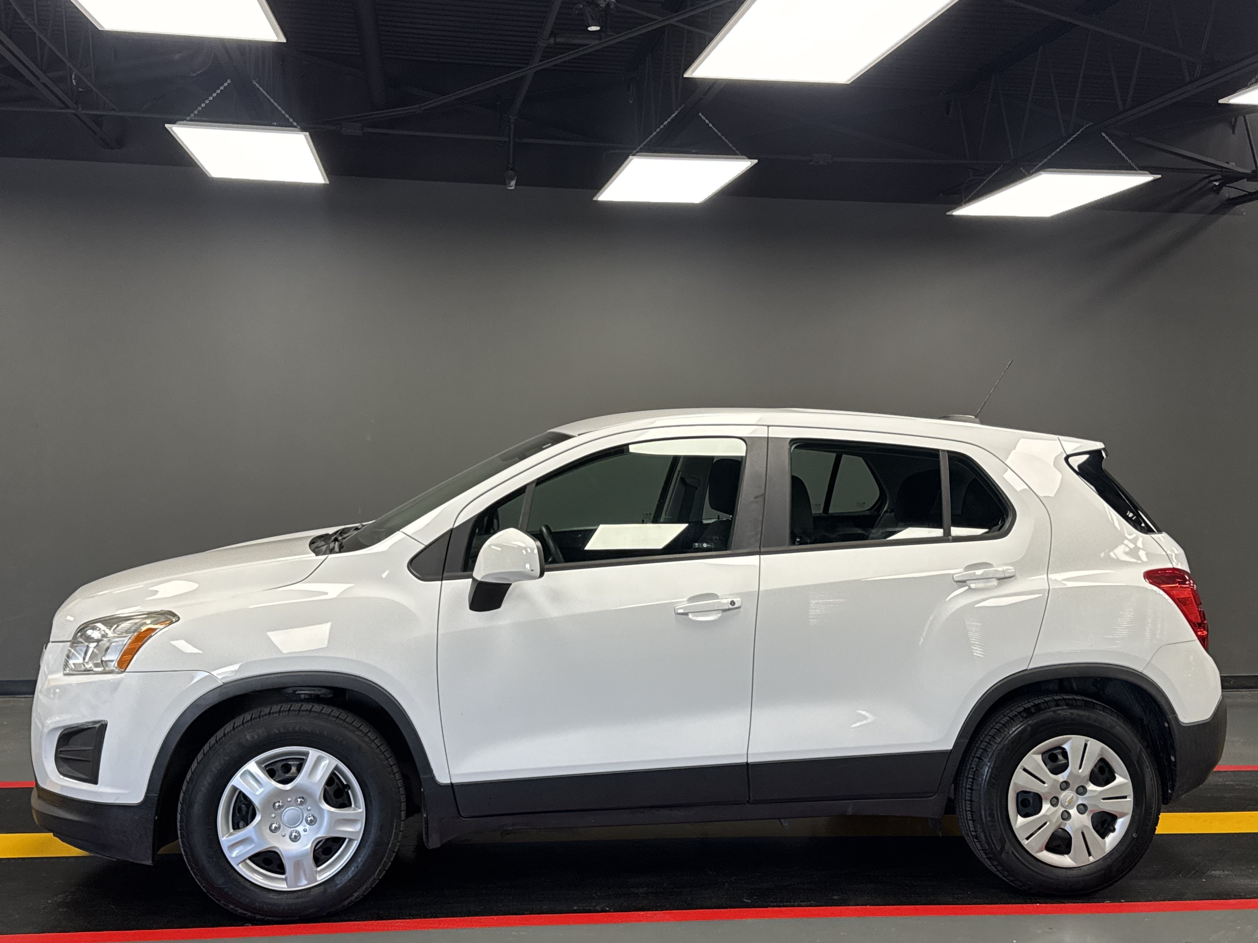 Used 2016 Chevrolet Trax LS FWD image 3