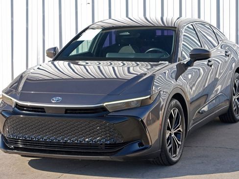 Used 2023 Toyota Crown XLE image 47