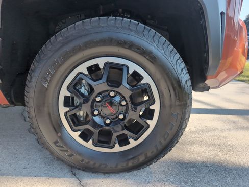 Certified 2025 Toyota Tacoma TRD Off-Road w/ TRD Off Road Premium Package image 13