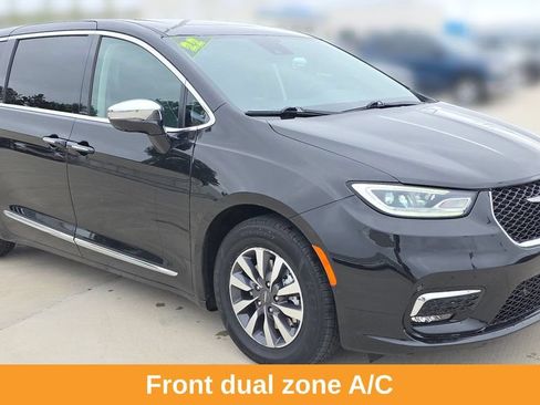 Used 2022 Chrysler Pacifica Limited FWD image 8