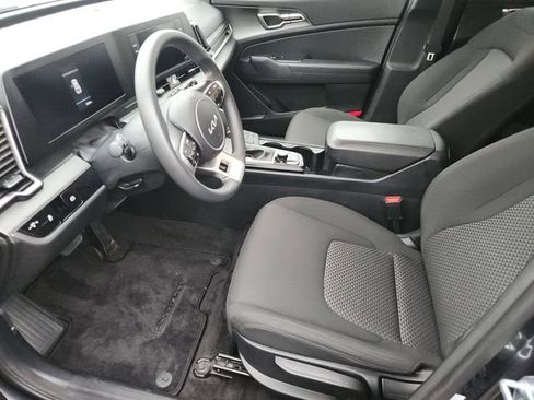 Used 2025 Kia Sportage LX FWD image 9