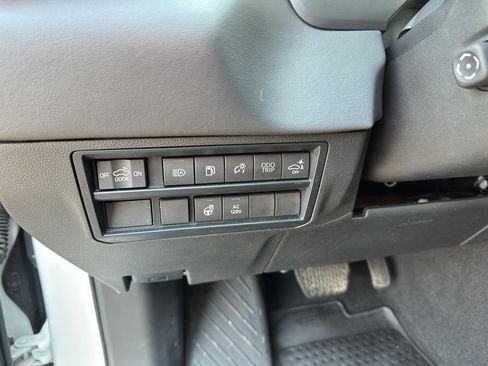Used 2024 Toyota Tundra Platinum AWD/4WD image 16