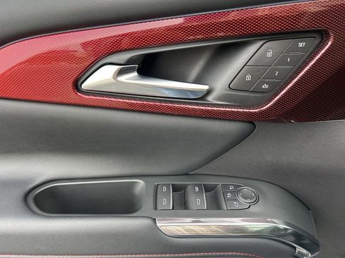 Used 2025 Chevrolet Traverse RS image 17