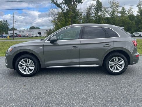Used 2023 Audi Q5 2.0T Premium w/ Convenience Package AWD/4WD image 2