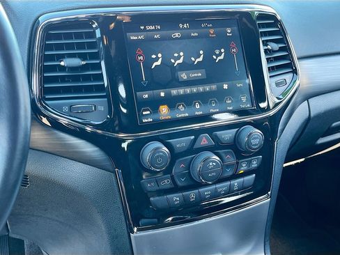 Certified 2019 Jeep Grand Cherokee Altitude image 16