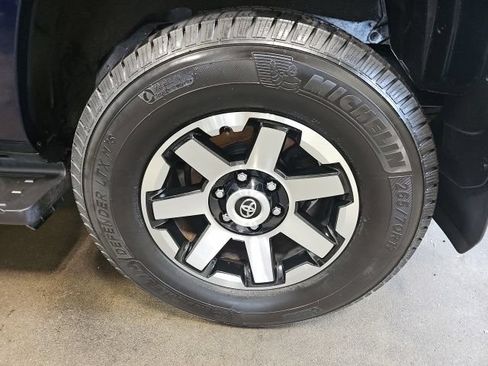 Used 2020 Toyota 4Runner TRD Off-Road Premium w/ Moonroof Package AWD/4WD image 10