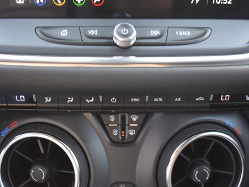 Used 2025 Chevrolet Blazer LT AWD/4WD image 25