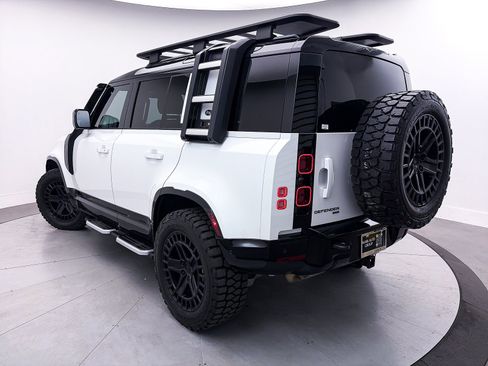 Used 2023 Land Rover Defender 110 X-Dynamic SE image 3