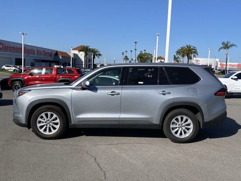 Used 2025 Toyota Grand Highlander AWD image 2