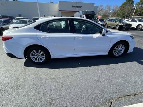 Used 2025 Toyota Camry SE image 12