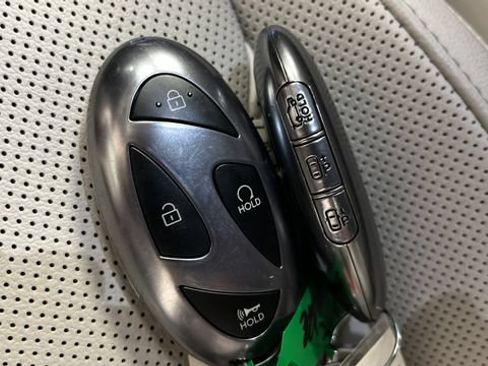 Used 2025 Hyundai Tucson Limited AWD/4WD image 9