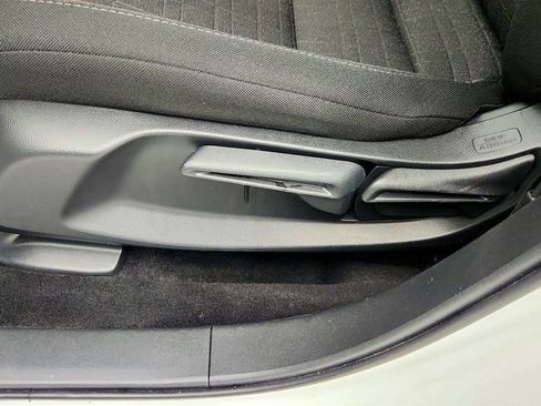 Used 2025 Honda HR-V LX image 11