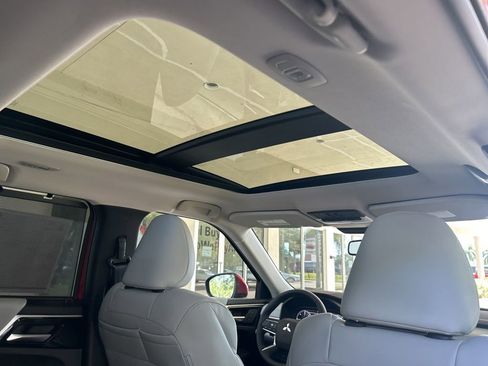 New 2025 Mitsubishi Outlander SEL image 32