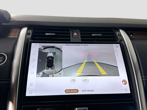 Certified 2024 Land Rover Discovery Dynamic SE image 13