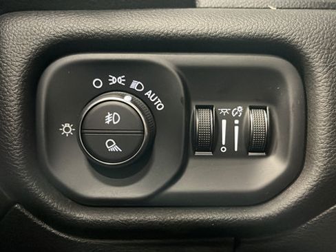 Used 2023 RAM 1500 Laramie AWD/4WD image 34
