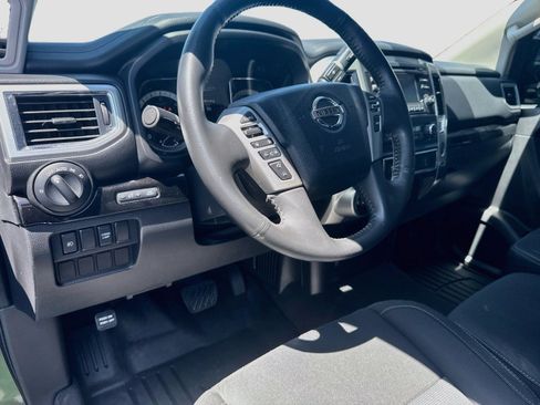 Used 2017 Nissan Titan SV AWD/4WD image 9
