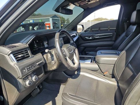 Used 2022 GMC Yukon XL Denali AWD/4WD image 6