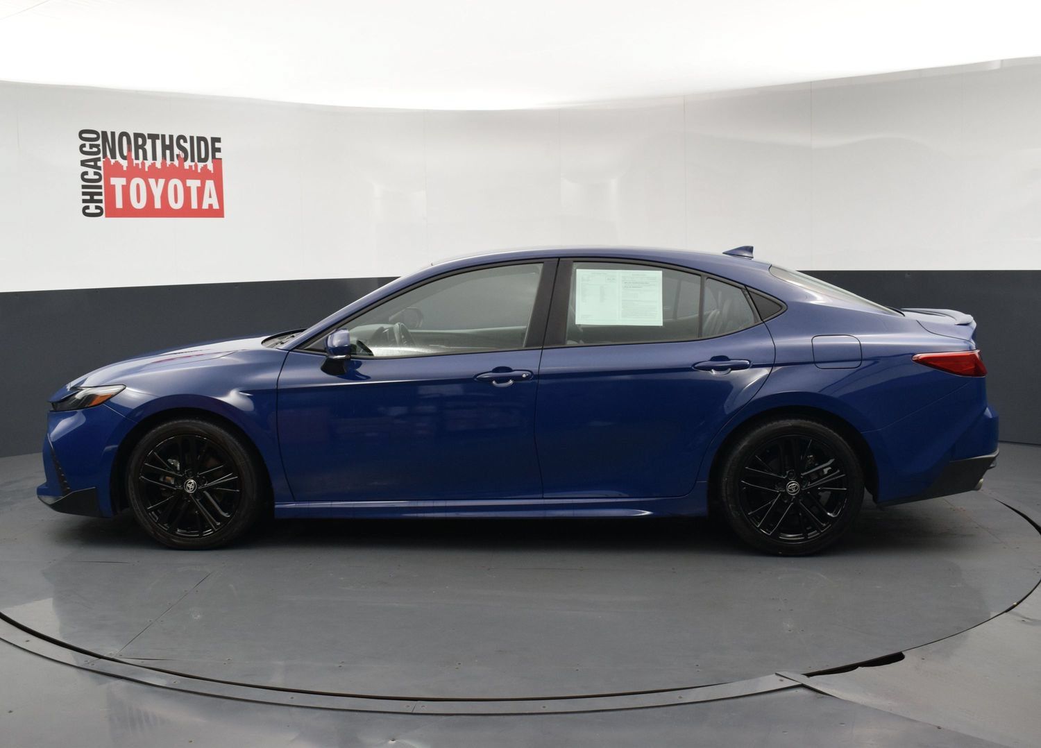 Used 2025 Toyota Camry SE FWD image 2
