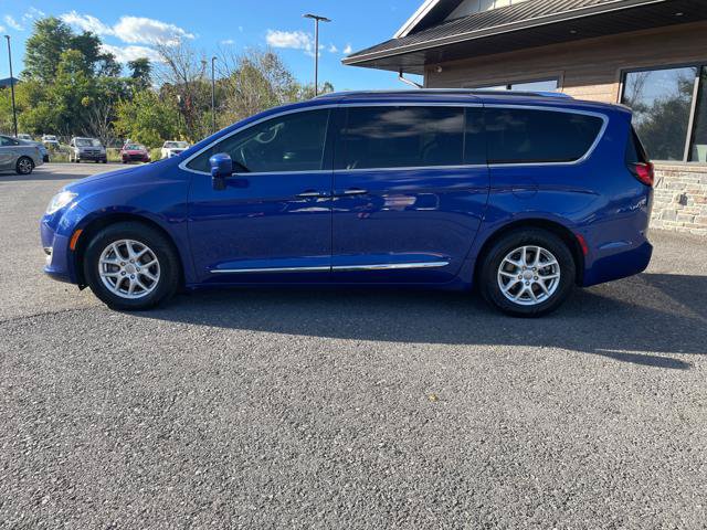 Used 2020 Chrysler Pacifica Touring-L FWD image 4