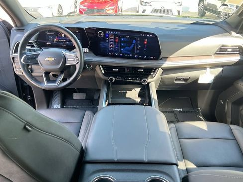 Used 2025 Chevrolet Suburban LT w/ Comfort Package RWD image 20