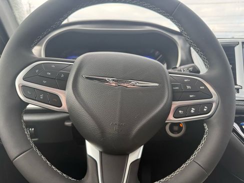 New 2026 Chrysler Pacifica Select AWD/4WD image 19
