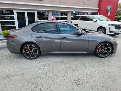 Used 2022 Alfa Romeo Giulia Veloce RWD image 8