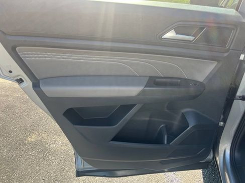 Certified 2023 Volkswagen Atlas Cross Sport SE w/ Panoramic Sunroof Package AWD/4WD image 24