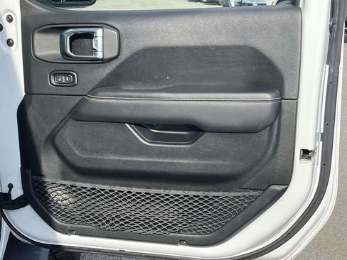 Used 2020 Jeep Wrangler Unlimited Sahara image 25