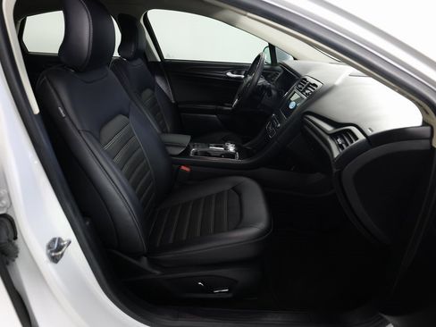 Used 2018 Ford Fusion SE w/ Equipment Group 201A image 10