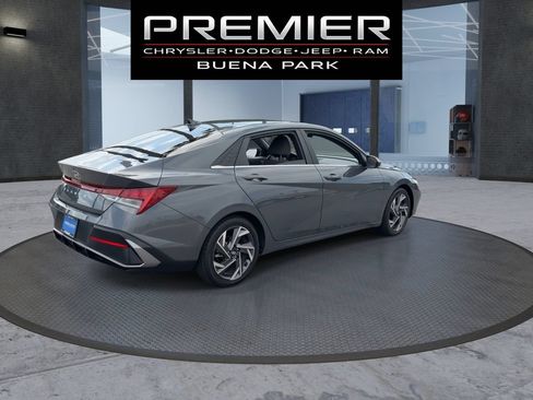 Used 2024 Hyundai Elantra SEL w/ Convenience Package FWD image 8