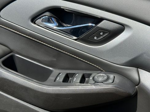 Used 2021 Chevrolet Traverse LS image 24