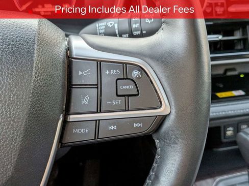 Used 2023 Toyota Highlander Limited FWD image 29