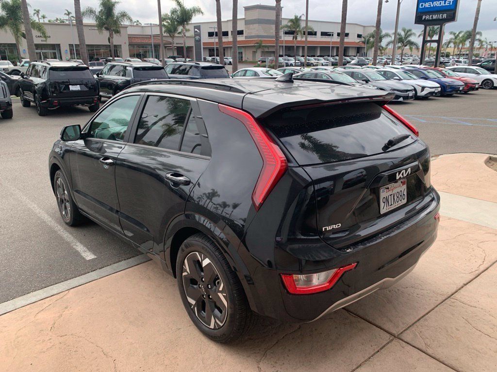 Certified 2024 Kia Niro Wind FWD image 8