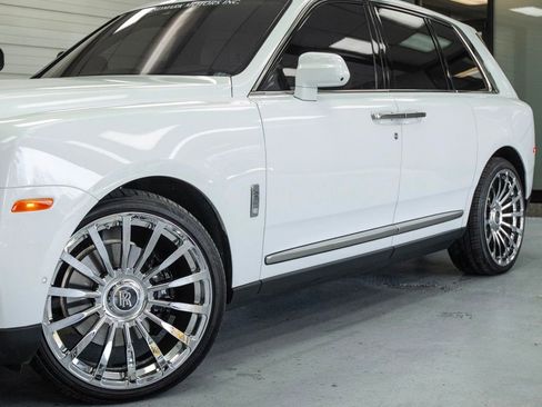 Used 2022 Rolls-Royce Cullinan w/ Cullinan Package AWD/4WD image 19