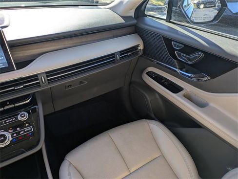 Used 2022 Lincoln Corsair Reserve w/ Equipment Group 201A image 18